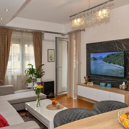 Moderan Dvosoban Stan Budva